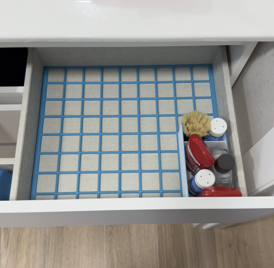 Grid base and box with stored items